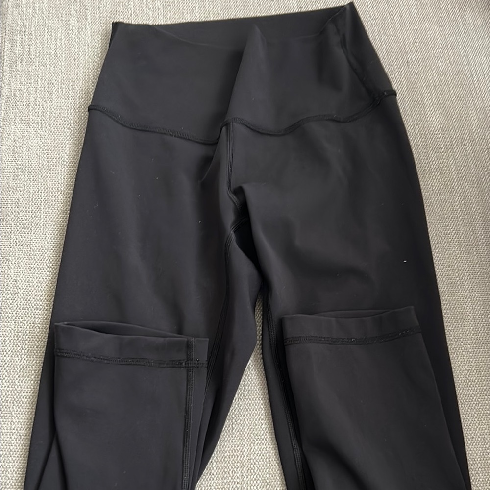 Lululemon size 4 high waisted capri leggings 21”